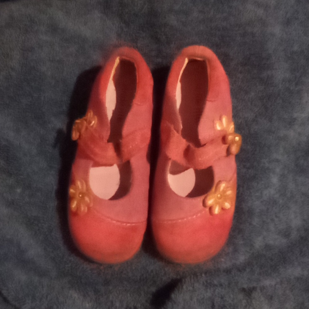 Girls shoes